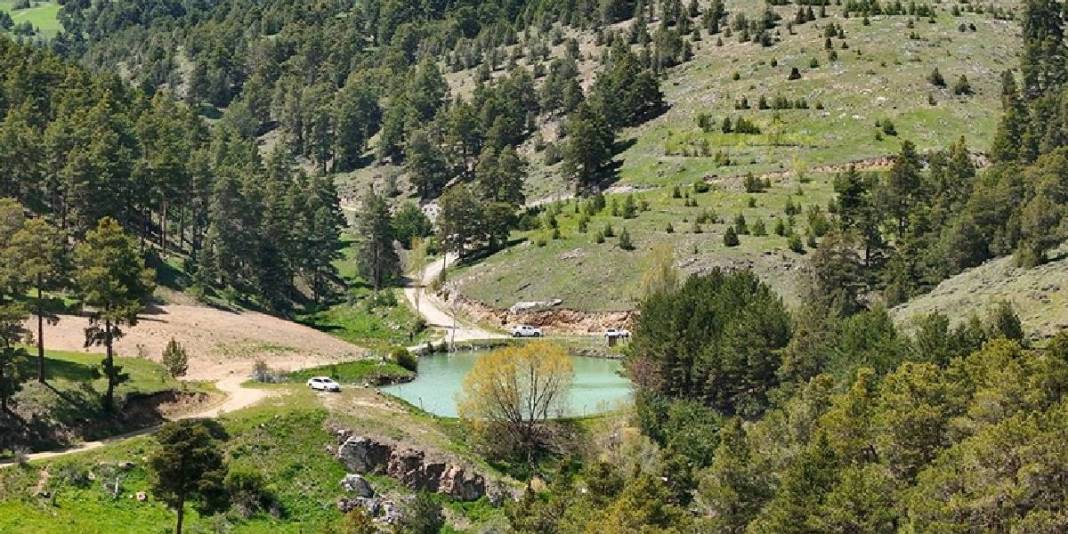 Gören Karadeniz sanıyor ama burası İç Anadolu! 1800 rakımda saklı cennet: Çerçialan göleti göreni büyülüyor! 2